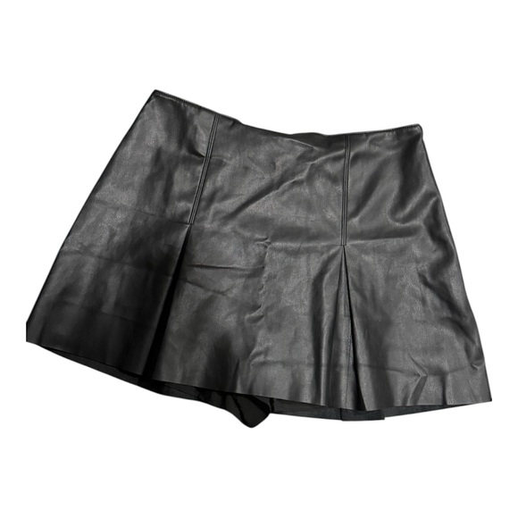 NWOT Abercrombie Black Faux Leather Pleated Mini Skort (Lined w/ Shorts) - Picture 2 of 8